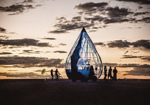 Ele fotografou o Burning Man em 3 diferentes países para mostrar como eles são diferentes